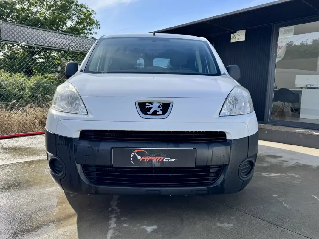 Peugeot Partner 1.6HDI L1 2011 - 5999 EUR, 199900 km - AUTO.MOTO.pt - 199900km - foto 2 de 17