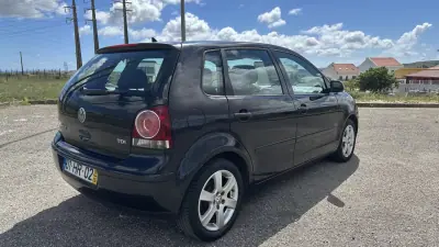 Volkswagen Polo 2009 - 4950 EUR, 202000 km - AUTO.MOTO.pt - 202000km - foto 8 de 18