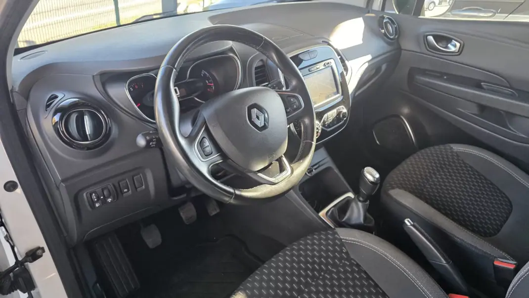 Renault Captur 2019 - 15590 EUR, 47000 km - AUTO.MOTO.pt - 47000km - foto 9 de 14