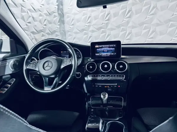 Mercedes-Benz C 200 2015 - 16990 EUR, 238909 km - AUTO.MOTO.pt - 238909km - foto 16 de 34