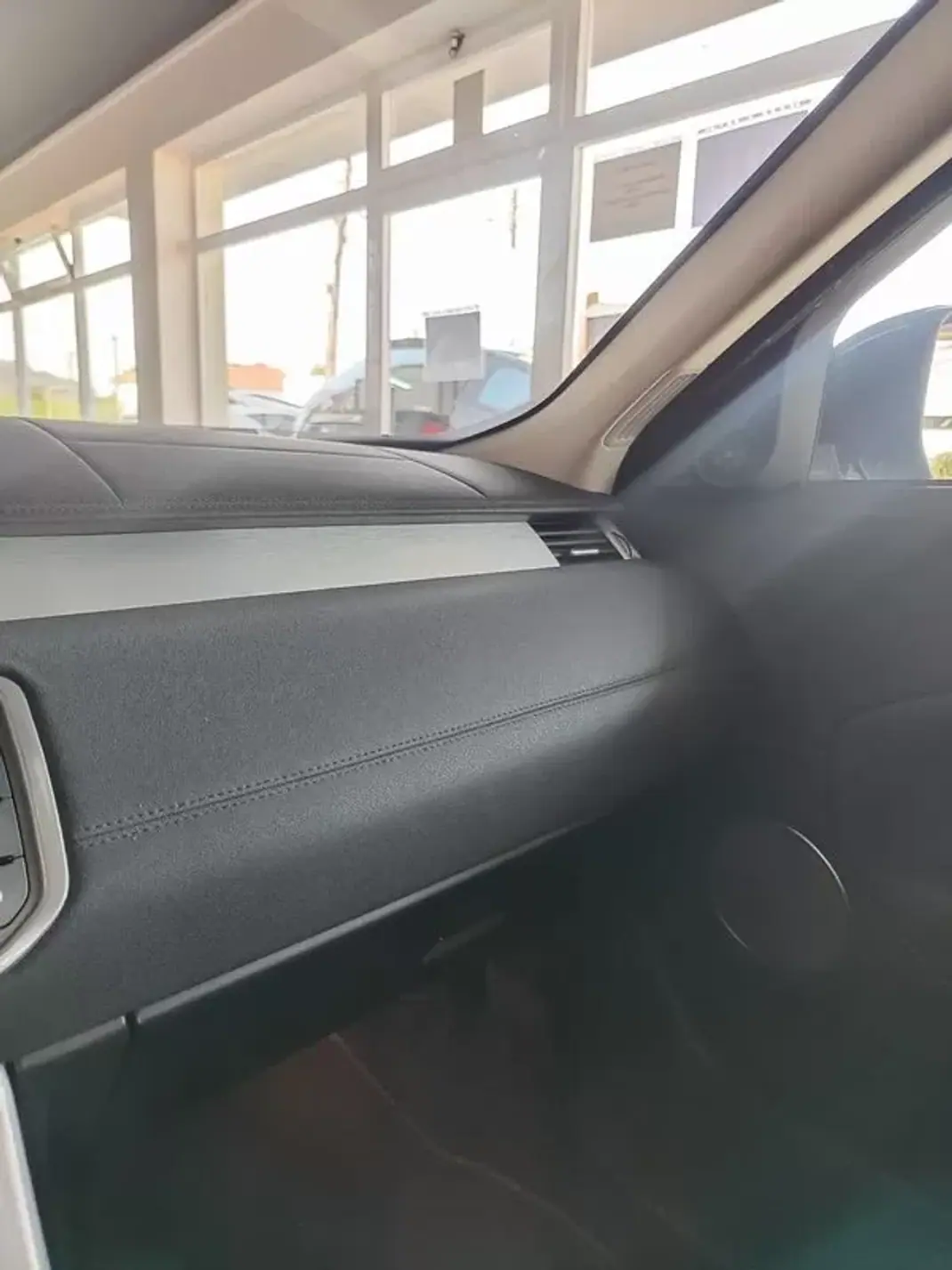 Land Rover Range Rover Evoque 2016 - 22750 EUR, 86400 km - AUTO.MOTO.pt - 86400km - foto 32 de 35