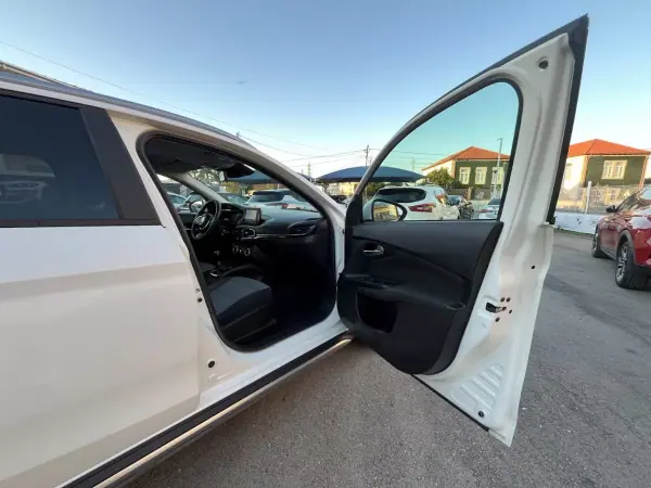 Fiat Tipo Cross 2022 - 14950 EUR, 98000 km - AUTO.MOTO.pt - 98000km - foto 35 de 53