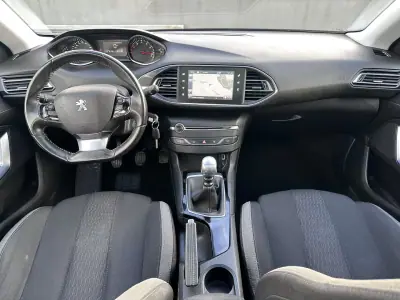 Peugeot 308 SW 2016 - 8900 EUR, 200000 km - AUTO.MOTO.pt - 200000km - foto 38 de 51