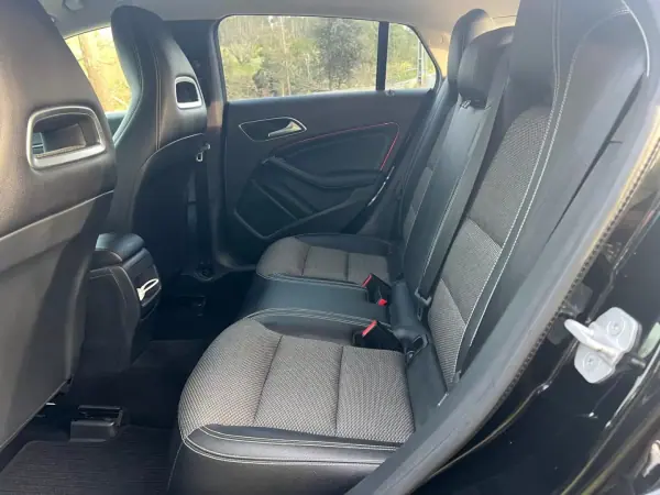 Mercedes-Benz CLA 180 2017 - 18650 EUR, 124000 km - AUTO.MOTO.pt - 124000km - foto 18 de 38