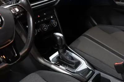Volkswagen T-Roc 2019 - 21900 EUR, 135000 km - AUTO.MOTO.pt - 135000km - foto 40 de 48