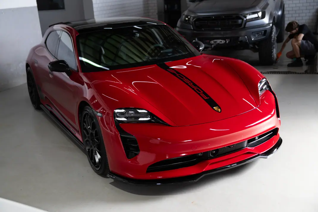 Porsche Taycan Sport Turismo 2023 - 101400 EUR, 46000 km - AUTO.MOTO.pt - 46000km - foto 8 de 12