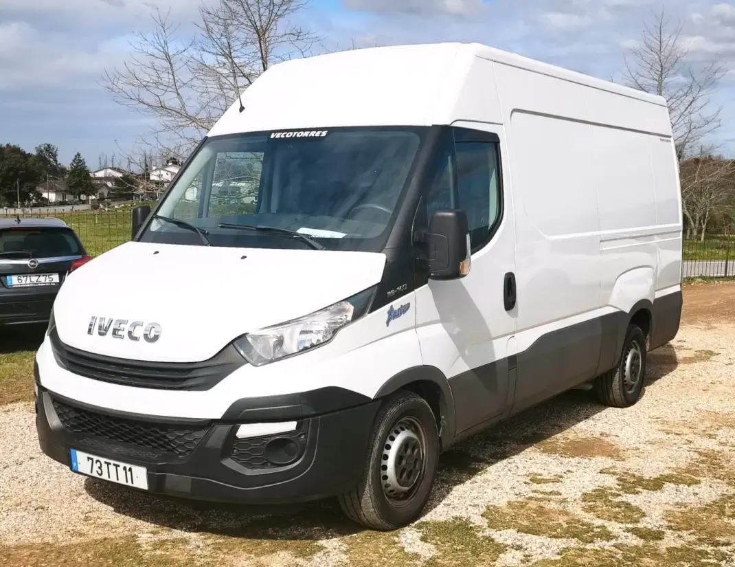 Iveco Daily 2.3 35 S 140 Isotérmica 2017 - 13813 EUR, 330322 km - AUTO.MOTO.pt - 330322km - foto 1 de 10