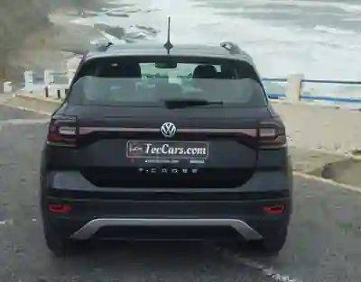 Volkswagen T-Cross 2019 - 16250 EUR, 147000 km - AUTO.MOTO.pt - 147000km - foto 5 de 13
