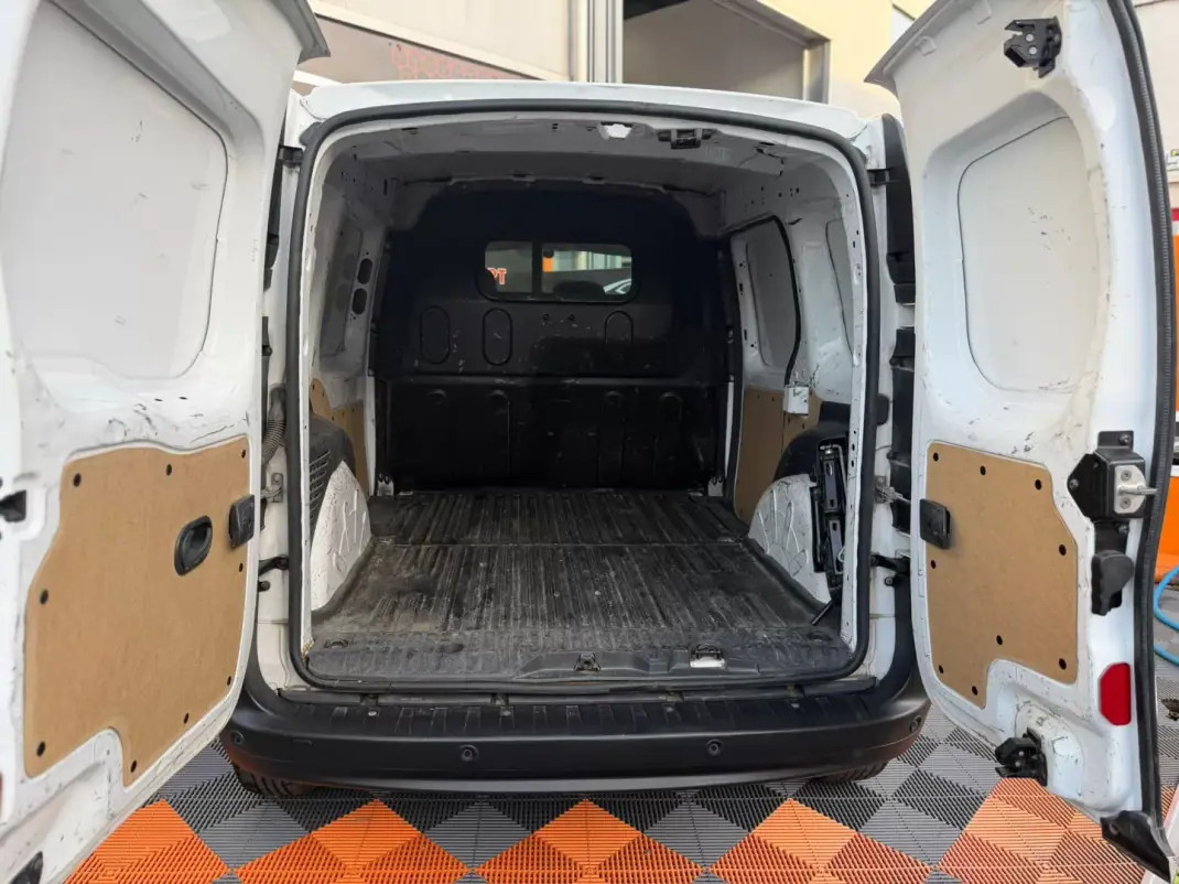 Renault KANGOO EXPRESS 1.5 DCI BUSINESS 3 L S/S 2020 - 8900 EUR, 225859 km - AUTO.MOTO.pt - 225859km - foto 12 de 13