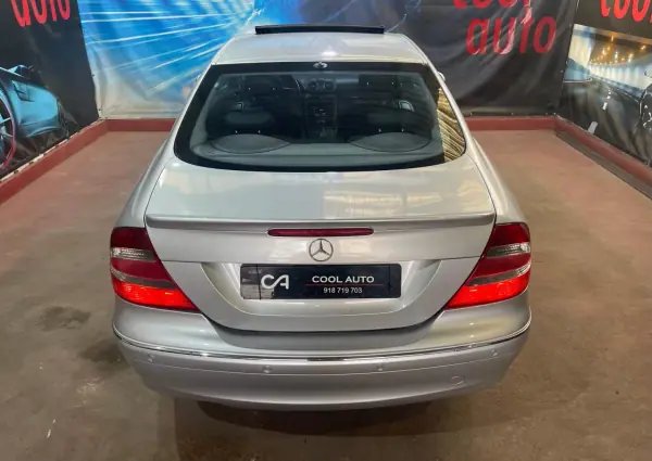 Mercedes-Benz CLK 220 2005 - 10999 EUR, 223000 km - AUTO.MOTO.pt - 223000km - foto 12 de 44