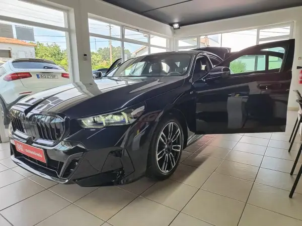 BMW 530e 2024 - 52500 EUR, 11000 km - AUTO.MOTO.pt - 11000km - foto 15 de 41
