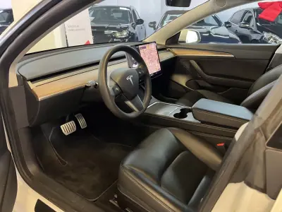 Tesla Model 3 2021 - 31990 EUR, 85000 km - AUTO.MOTO.pt - 85000km - foto 17 de 45