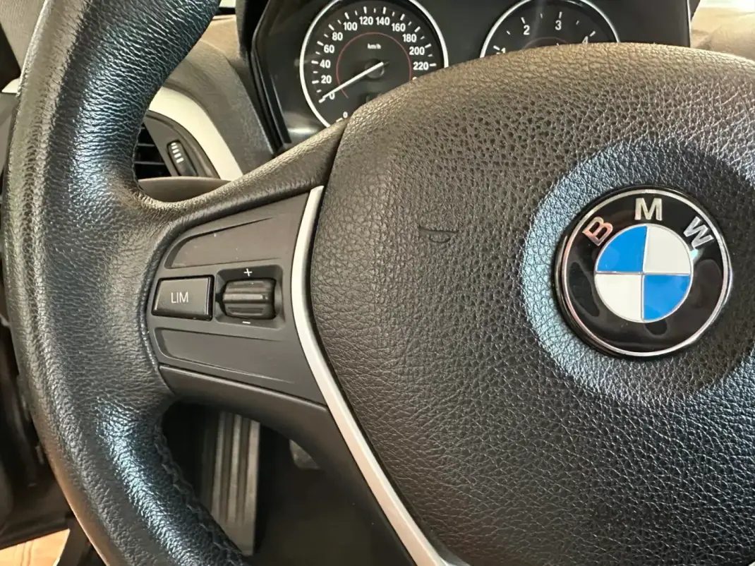 BMW 116 2011 - 13900 EUR, 210181 km - AUTO.MOTO.pt - 210181km - foto 10 de 22