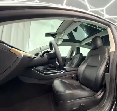 Tesla Model 3 2019 - 17999 EUR, 187000 km - AUTO.MOTO.pt - 187000km - foto 13 de 15