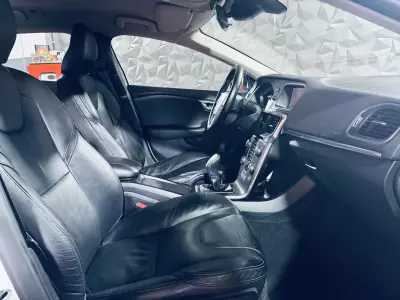 Volvo V40 2013 - 9990 EUR, 258002 km - AUTO.MOTO.pt - 258002km - foto 16 de 31