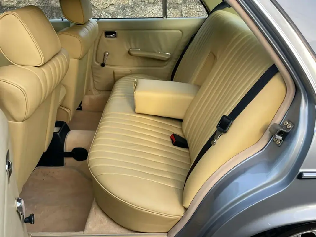 Mercedes-Benz 300 1982 - 13900 EUR, 233000 km - 233000km - foto 18 de 32