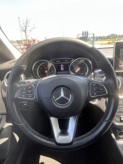 Mercedes-Benz CLA 180 2017 - 18500 EUR, 180800 km - AUTO.MOTO.pt - 180800km - foto 12 de 25