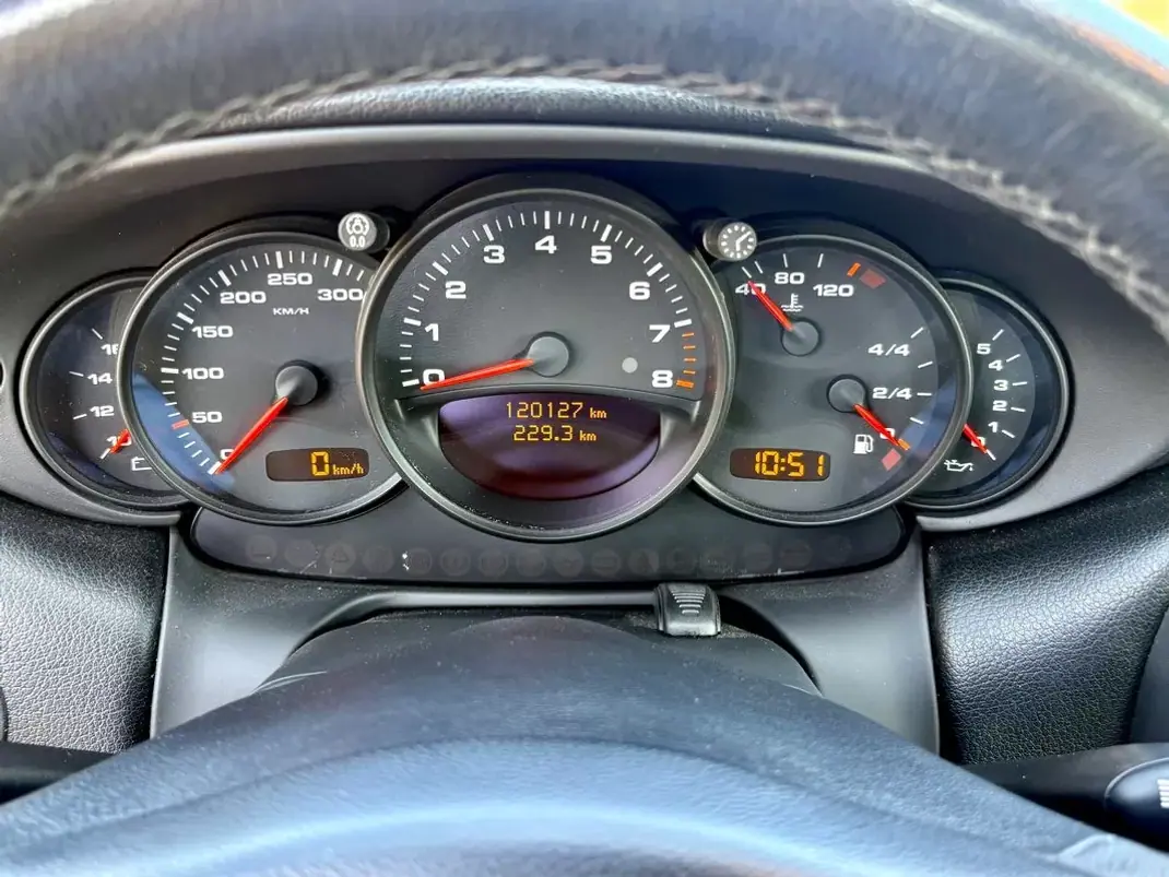 Porsche 911 2002 - 44900 EUR, 120127 km - AUTO.MOTO.pt - 120127km - foto 12 de 23