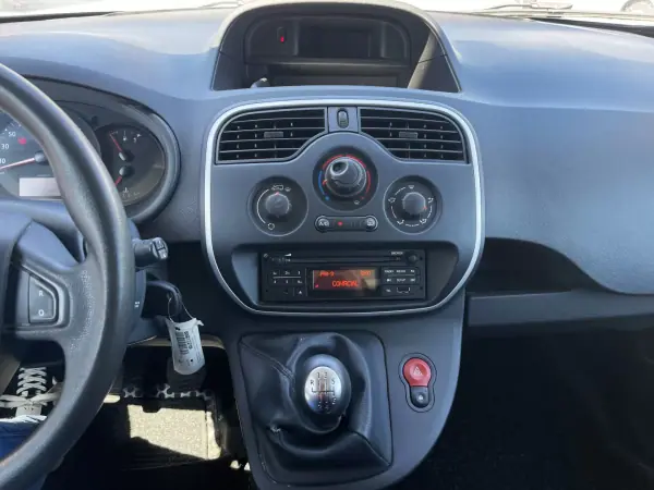 Renault 2021 - 14990 EUR, 90915 km - AUTO.MOTO.pt - 90915km - foto 12 de 17