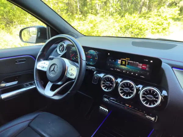 Mercedes-Benz EQA 2021 - 27300 EUR, 126650 km - AUTO.MOTO.pt - 126650km - foto 17 de 20