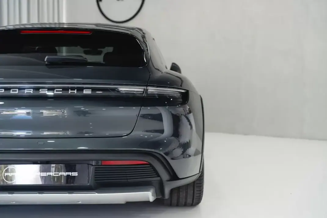Porsche Taycan Cross Turismo 2022 - 63950 EUR, 45941 km - 45941km - foto 15 de 52