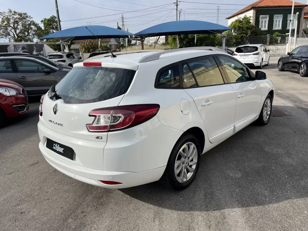 Renault Mégane Sport Tourer 2012 - 6950 EUR, 227000 km - AUTO.MOTO.pt - 227000km - foto 31 de 36