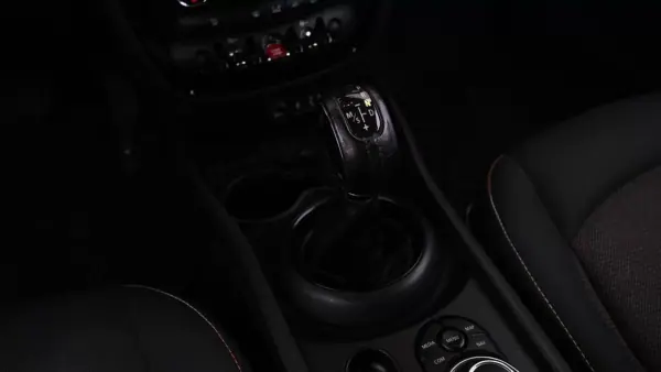MINI Clubman 2019 - 14800 EUR, 267000 km - AUTO.MOTO.pt - 267000km - foto 11 de 23