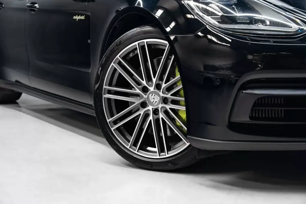 Porsche Panamera Sport Turismo 2020 - 63950 EUR, 111000 km - AUTO.MOTO.pt - 111000km - foto 4 de 53