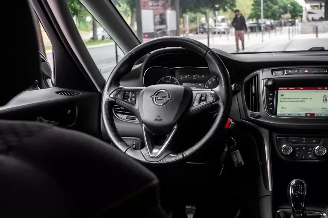 Opel Zafira 2018 - 13990 EUR, 142396 km - AUTO.MOTO.pt - 142396km - foto 29 de 37