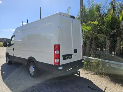 Iveco 2012 - 12750 EUR, 240000 km - AUTO.MOTO.pt - 240000km - foto 2 de 8