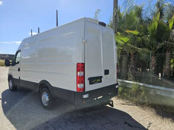 Iveco 2012 - 12750 EUR, 240000 km - AUTO.MOTO.pt - 240000km - foto 2 de 8