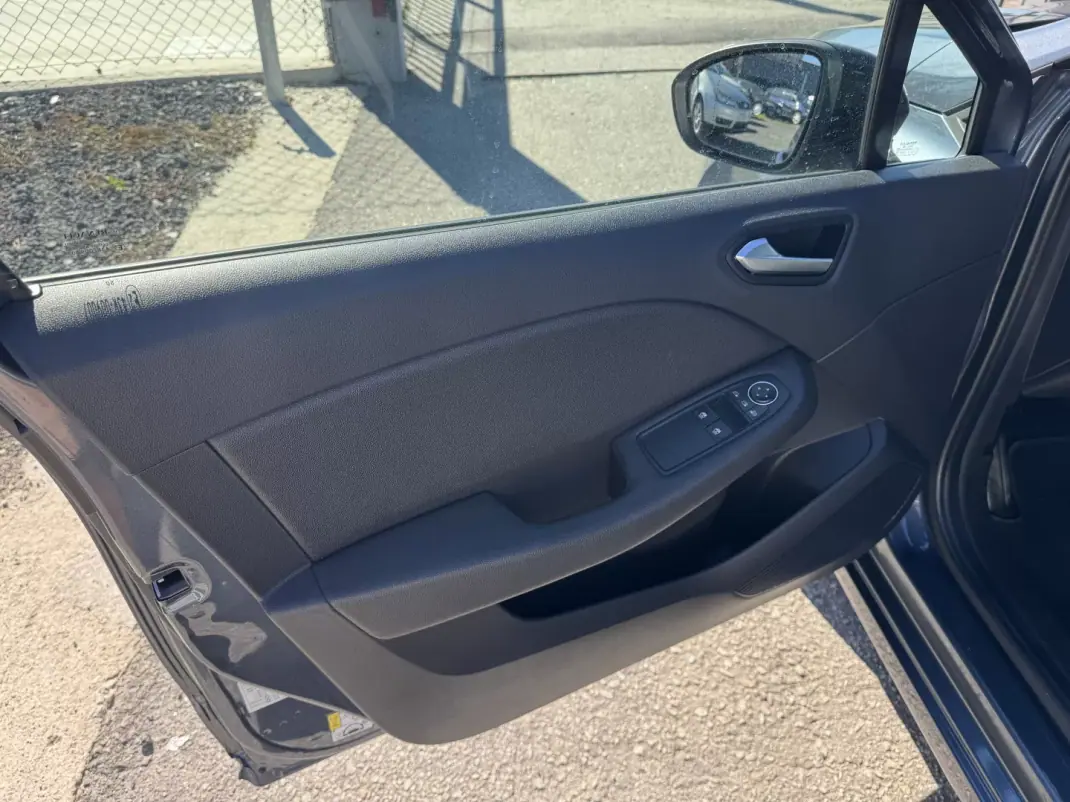 Renault Clio 2020 - 13750 EUR, 87303 km - 87303km - foto 8 de 30