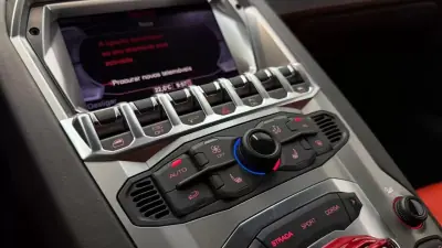 Lamborghini Aventador 2012 - 349900 EUR, 17929 km - AUTO.MOTO.pt - 17929km - foto 26 de 39