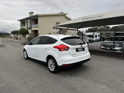 Ford Focus 2015 - 9990 EUR, 123000 km - AUTO.MOTO.pt - 123000km - foto 4 de 31