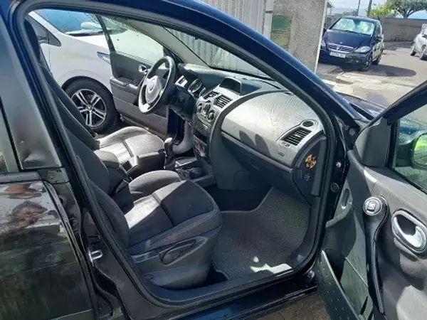 Renault Mégane Break 2007 - 4500 EUR, 262000 km - AUTO.MOTO.pt - 262000km - foto 10 de 13