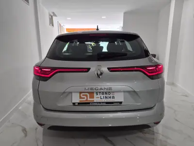 Renault Mégane Sport Tourer 2024 - 23500 EUR, 40782 km - AUTO.MOTO.pt - 40782km - foto 7 de 21