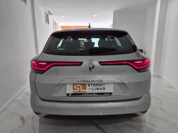 Renault Mégane Sport Tourer 2024 - 23500 EUR, 40782 km - AUTO.MOTO.pt - 40782km - foto 7 de 21