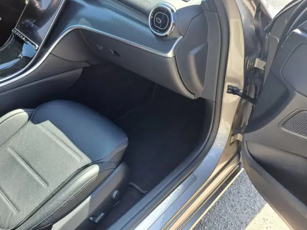 Mercedes-Benz C 300e 2022 - 39990 EUR, 59000 km - AUTO.MOTO.pt - 59000km - foto 20 de 47