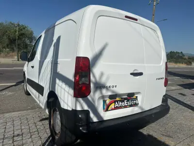 Peugeot Partner 2010 - 8900 EUR, 217259 km - AUTO.MOTO.pt - 217259km - foto 4 de 20