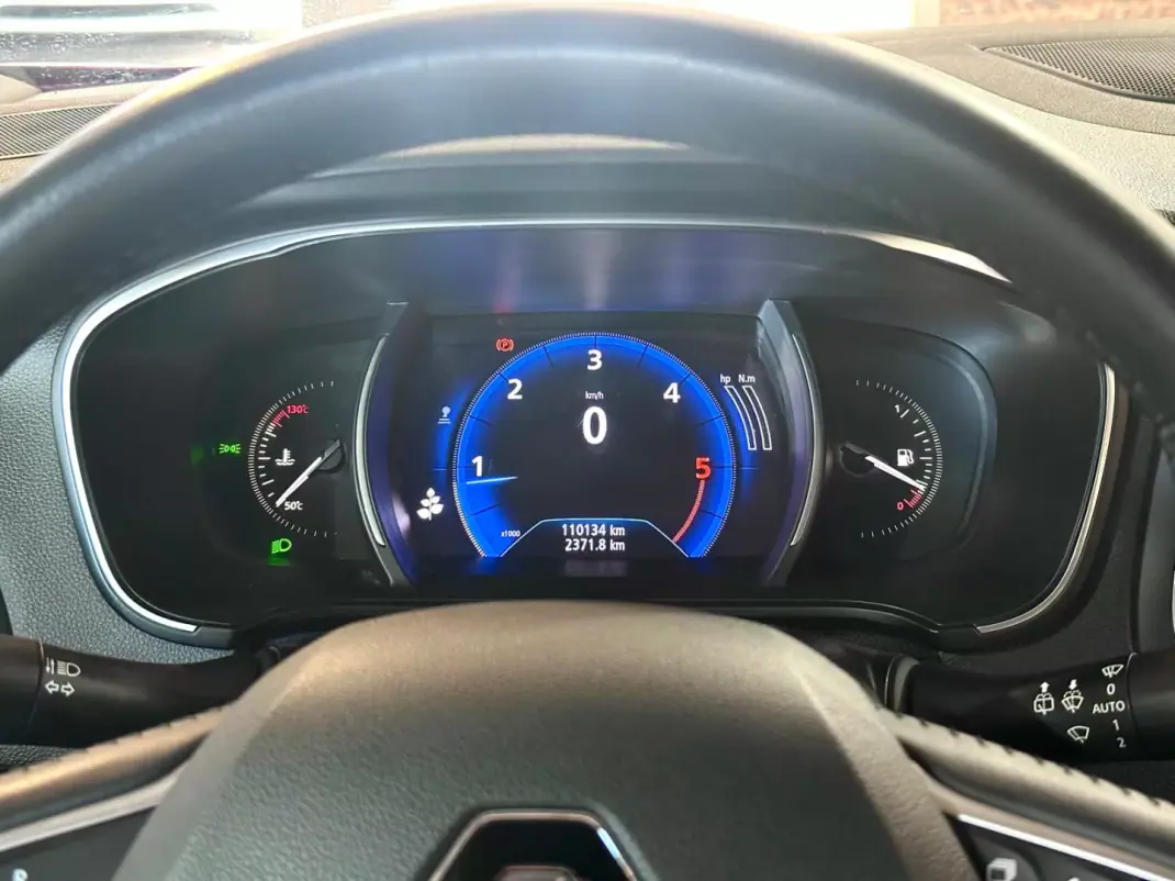 Renault Mégane Sport Tourer 2018 - 14900 EUR, 110134 km - AUTO.MOTO.pt - 110134km - foto 19 de 27