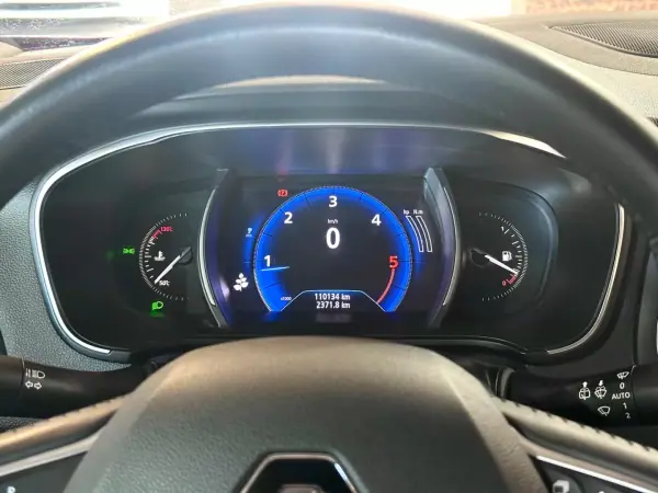 Renault Mégane Sport Tourer 2018 - 13900 EUR, 110134 km - AUTO.MOTO.pt - 110134km - foto 19 de 27