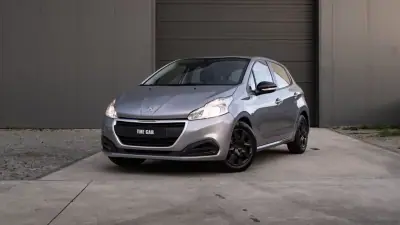 Peugeot 208 2019 - 9999 EUR, 106000 km - AUTO.MOTO.pt - 106000km - foto 2 de 20