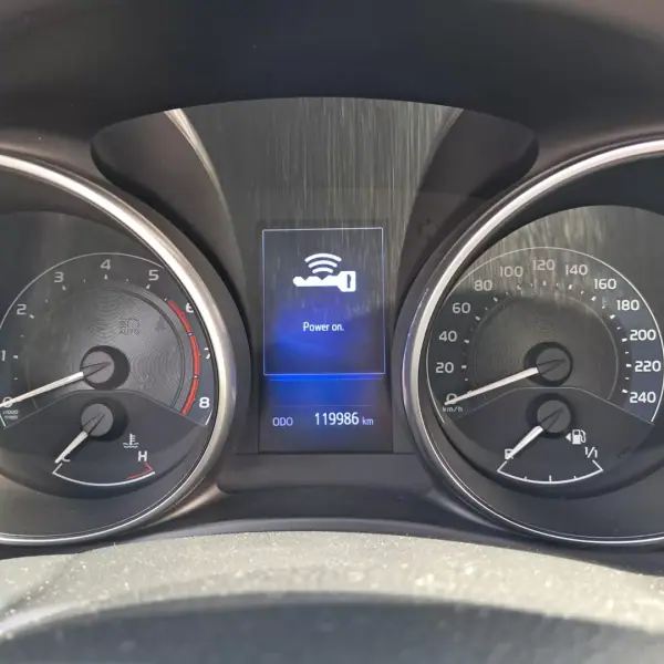 Toyota Auris 2018 - 14990 EUR, 120000 km - AUTO.MOTO.pt - 120000km - foto 9 de 13