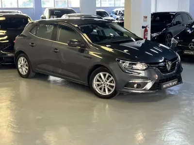 Renault Mégane 2016 - 12990 EUR, 130000 km - AUTO.MOTO.pt - 130000km - foto 10 de 37