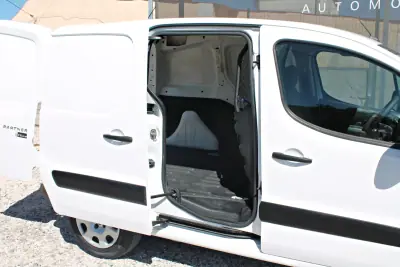 Peugeot Partner 2015 - 12450 EUR, 137164 km - 137164km - foto 5 de 20