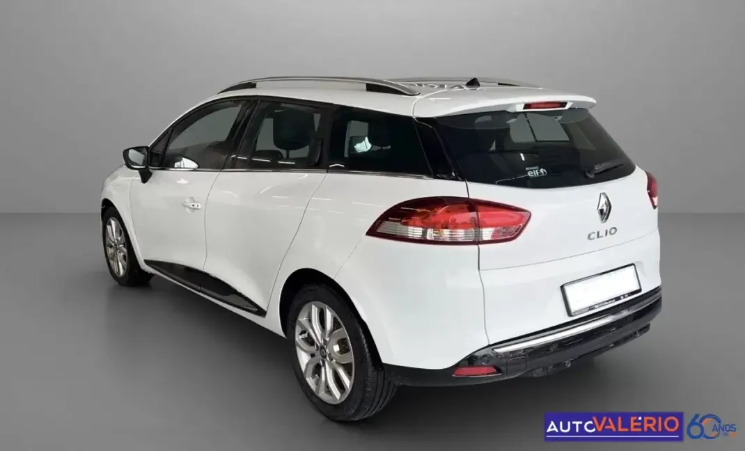 Renault Clio Sport Tourer 2019 - 12450 EUR, 75473 km - AUTO.MOTO.pt - 75473km - foto 3 de 5