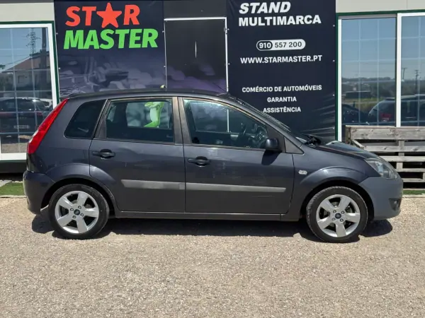 Ford Fiesta 2006 - 2850 EUR, 228695 km - AUTO.MOTO.pt - 228695km - foto 5 de 20