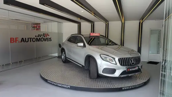 Mercedes-Benz GLA 180 2018 - 24900 EUR, 41570 km - 41570km - foto 5 de 52