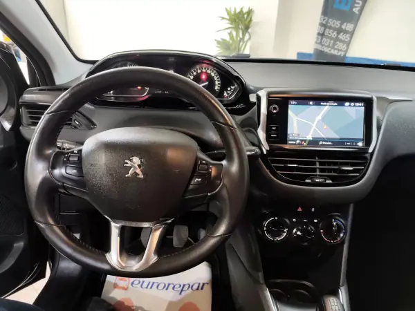 Peugeot 208 2018 - 9750 EUR, 48000 km - AUTO.MOTO.pt - 48000km - foto 12 de 25