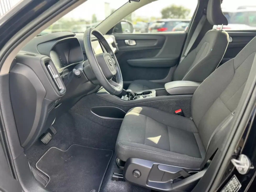 Volvo XC 40 2023 - 36900 EUR, 49663 km - AUTO.MOTO.pt - 49663km - foto 9 de 19